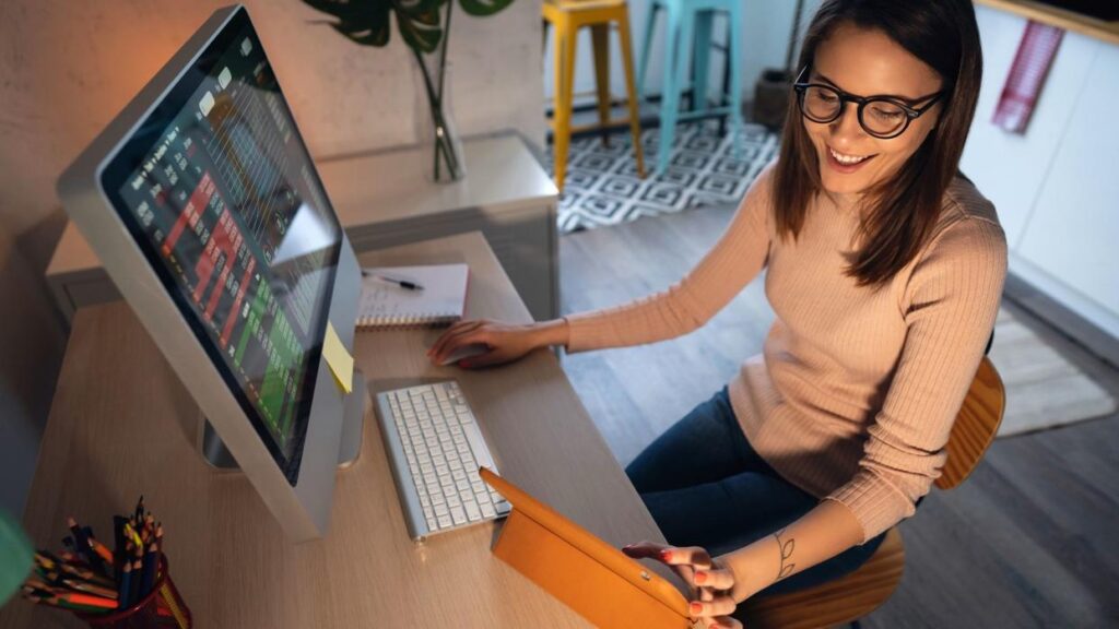 How To Make $100 a Day Trading Cryptocurrency: Tips and Strategies